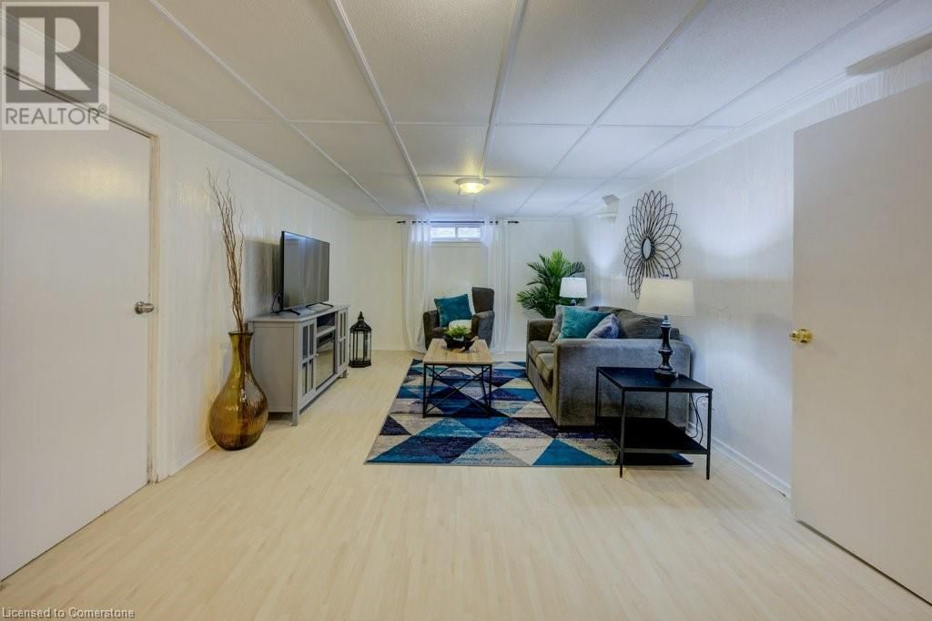 89 ROXBOROUGH AVENUE Image 24