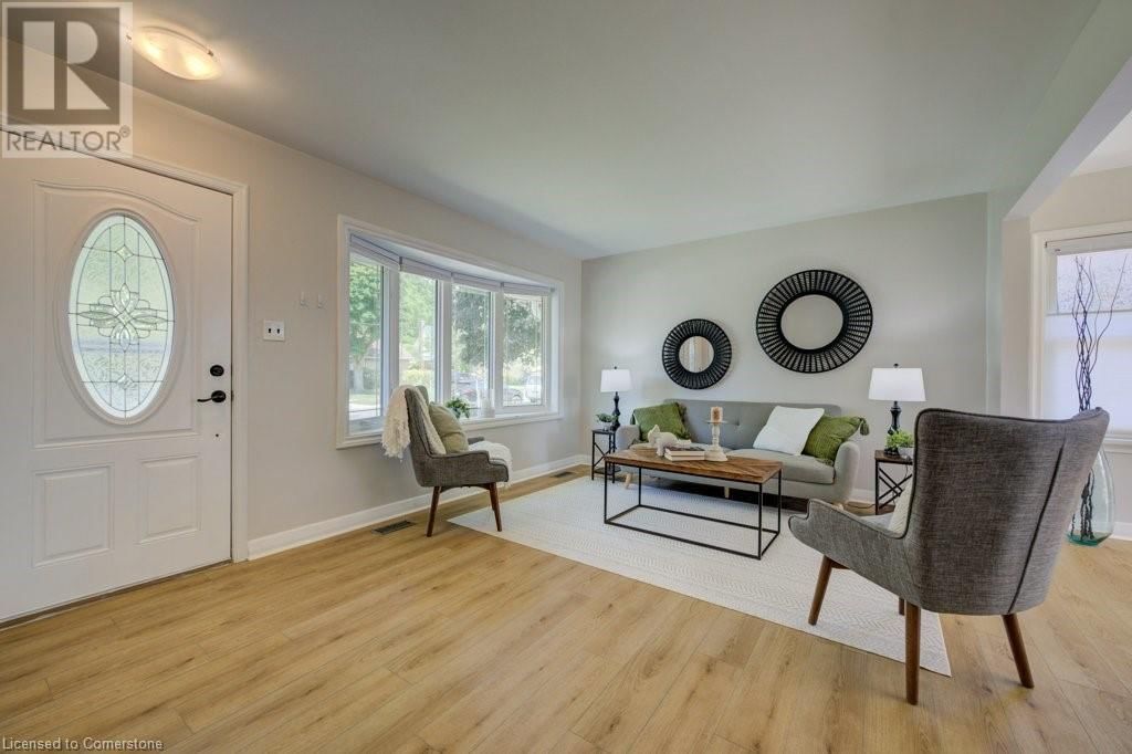 89 ROXBOROUGH AVENUE Image 4