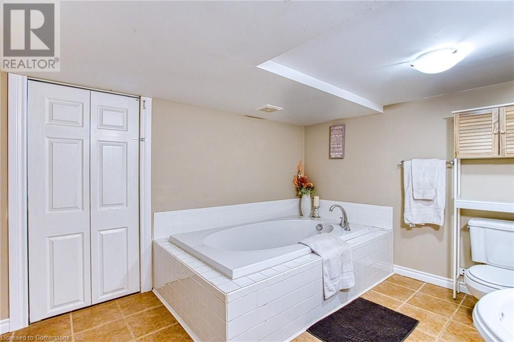 4382 CENTRAL AVENUE Image 29