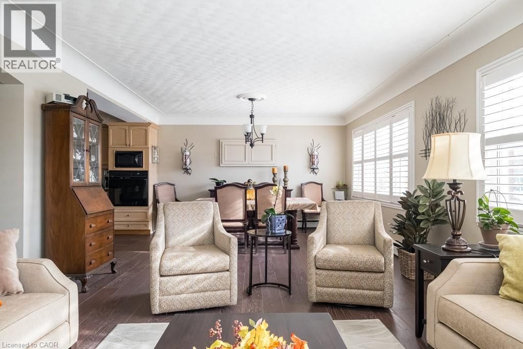 858 KING STREET WEST Image 12