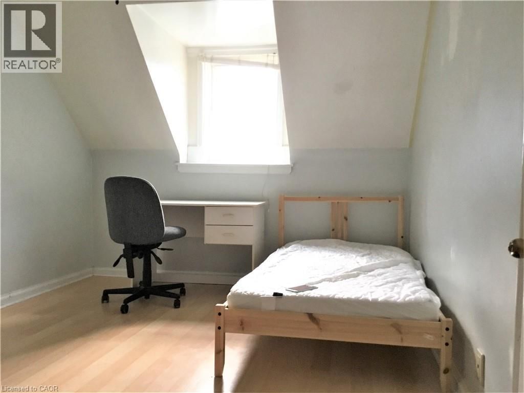 156 BOND STREET SOUTH Image 2