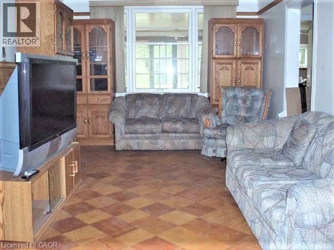 156 BOND STREET SOUTH Image 5