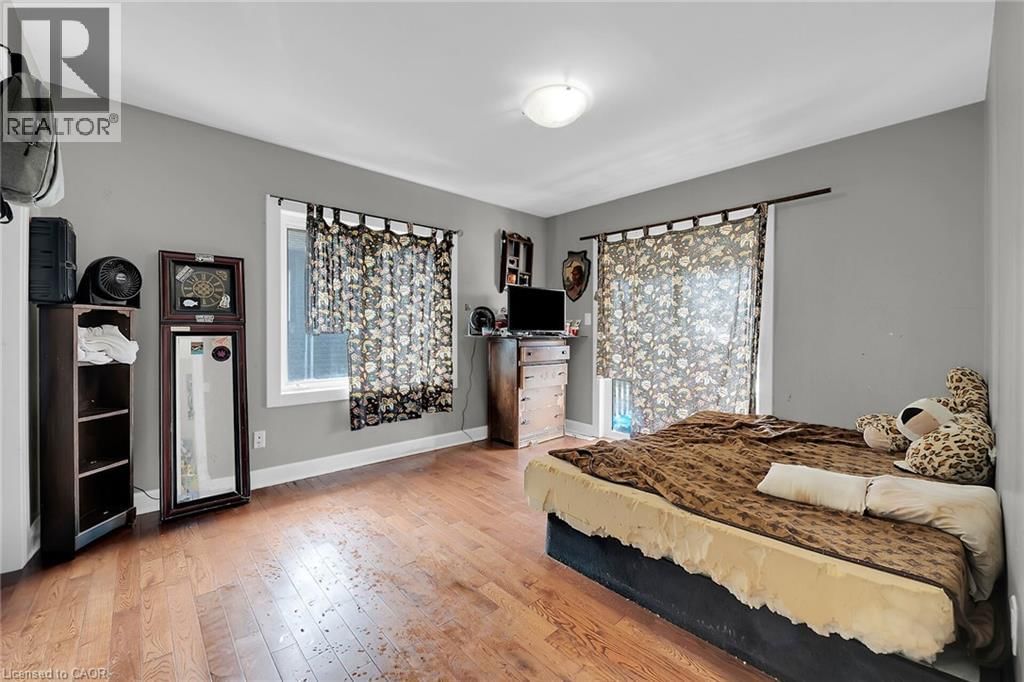 8 NICKEL STREET Image 26