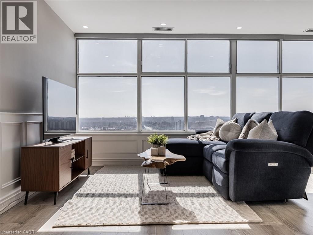 UPH7 - 880 DUNDAS STREET WEST Image 17