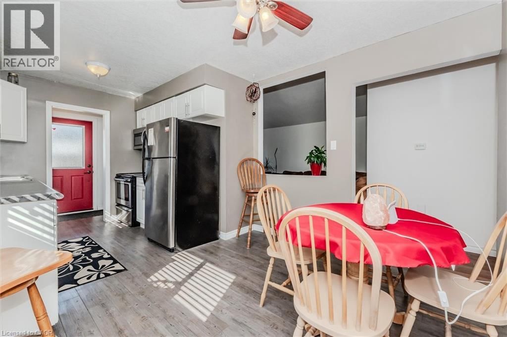 46 ROBERTS CRESCENT Image 14