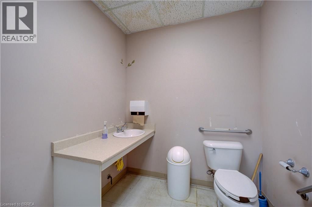 E - 320 NORTH PARK STREET Image 8