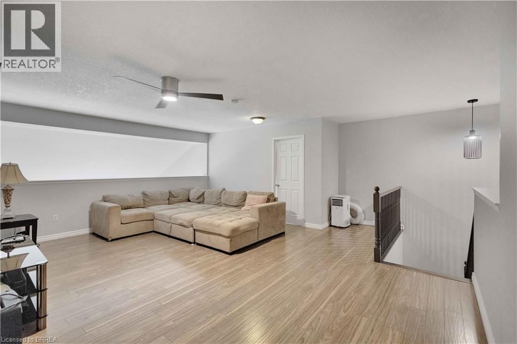 85 HUNTER WAY Image 32