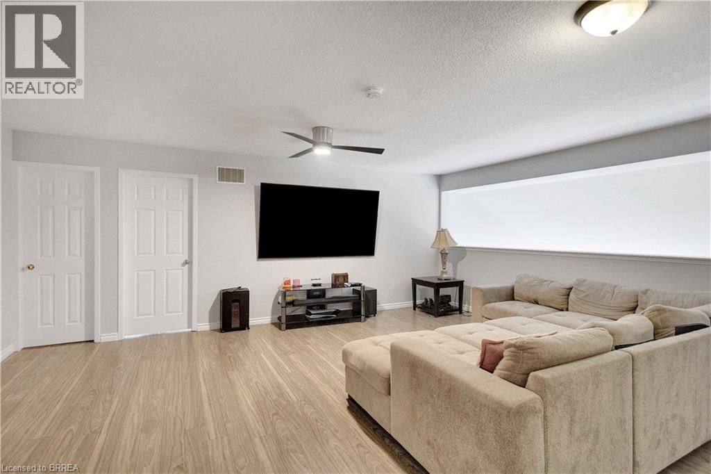 85 HUNTER WAY Image 33