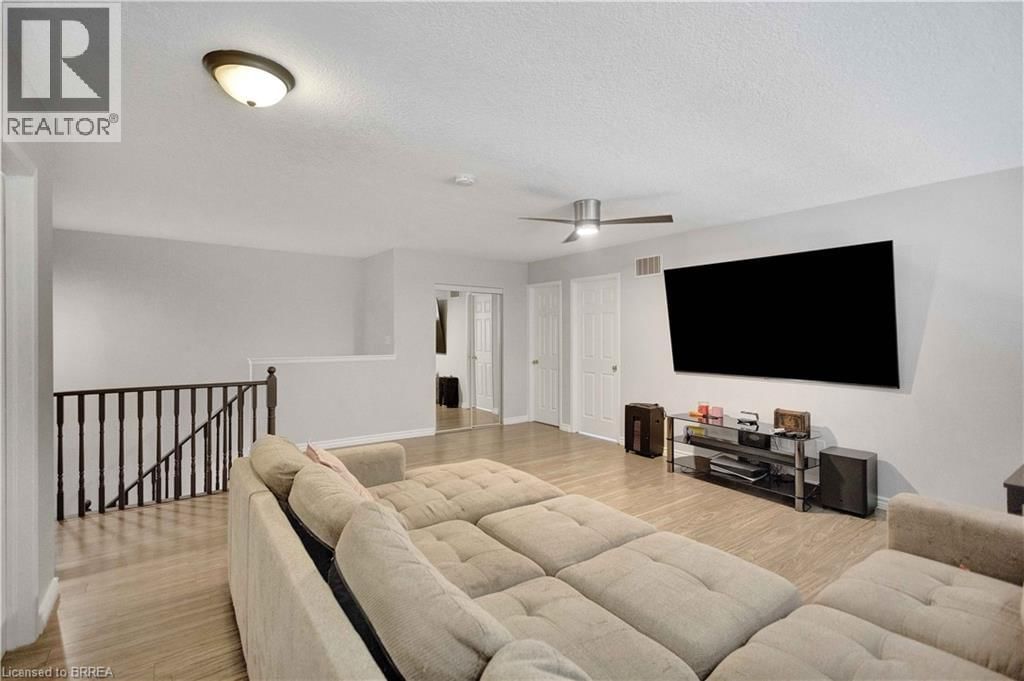 85 HUNTER WAY Image 34