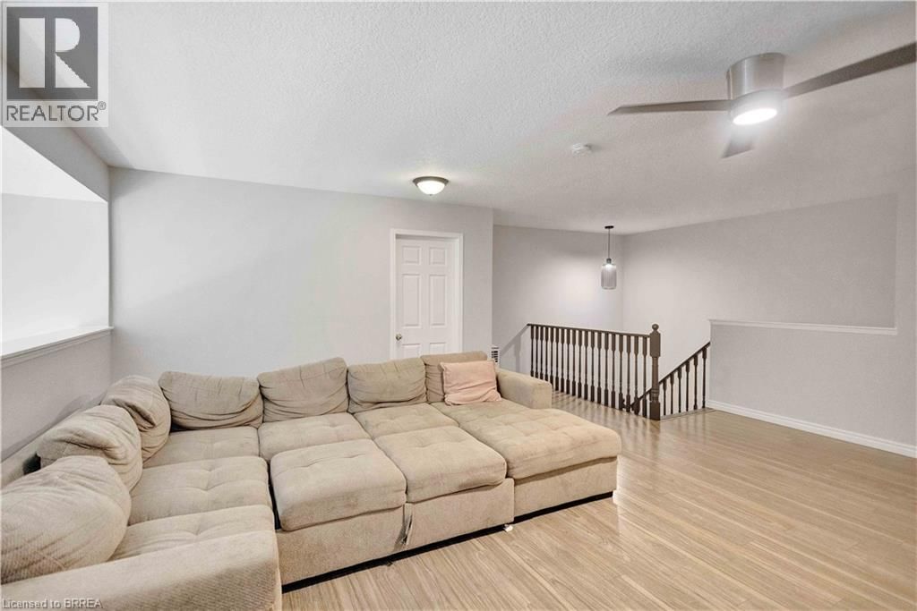 85 HUNTER WAY Image 35