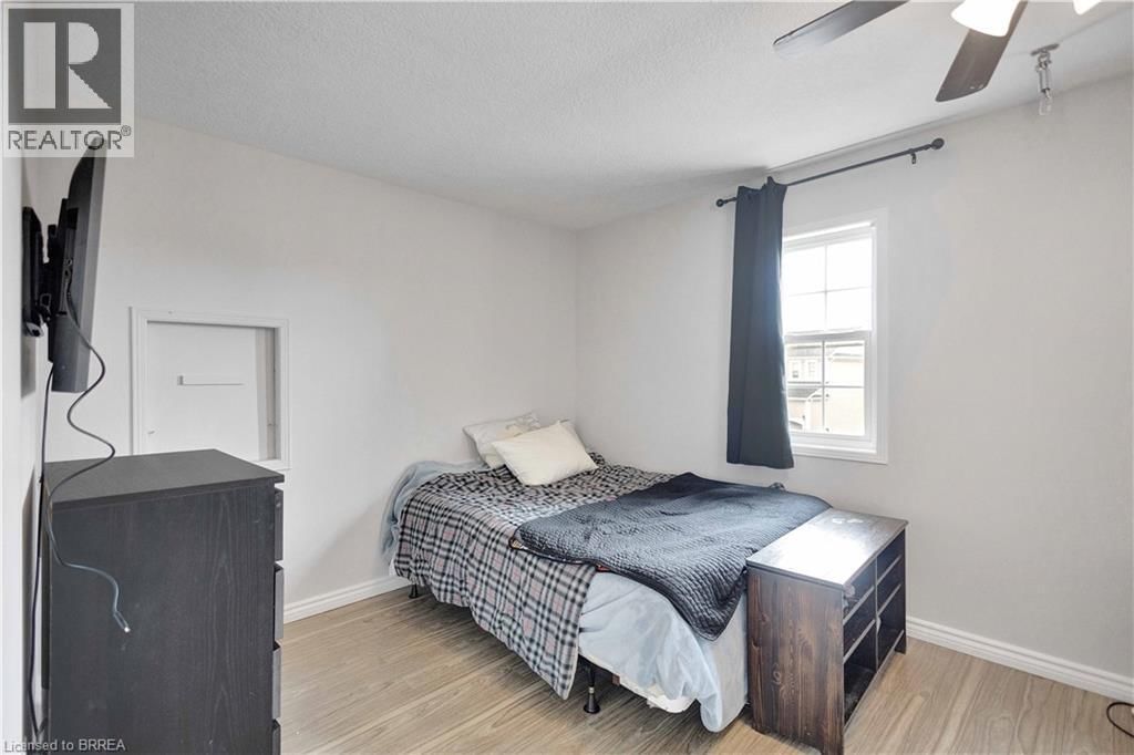 85 HUNTER WAY Image 36