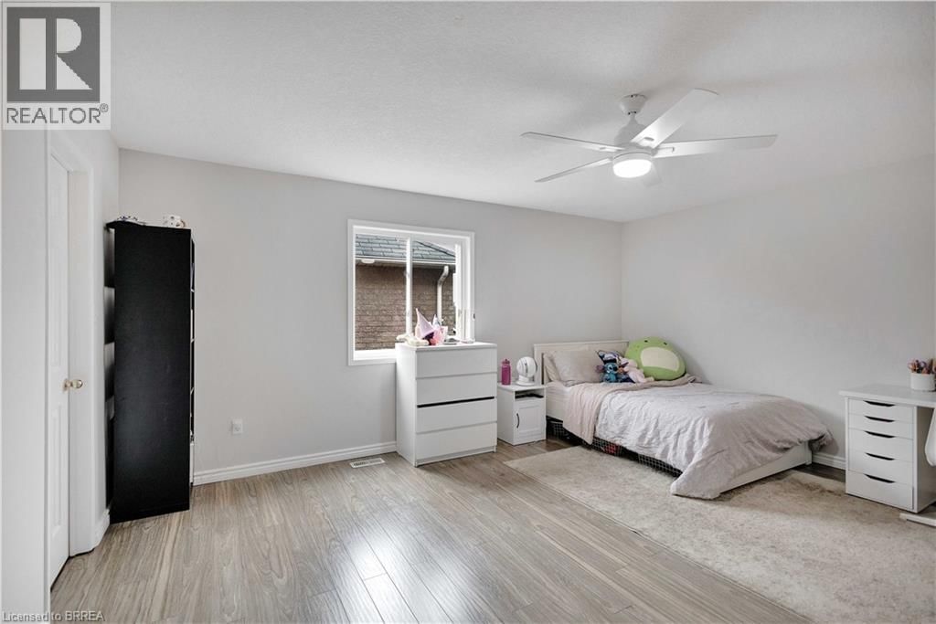 85 HUNTER WAY Image 38