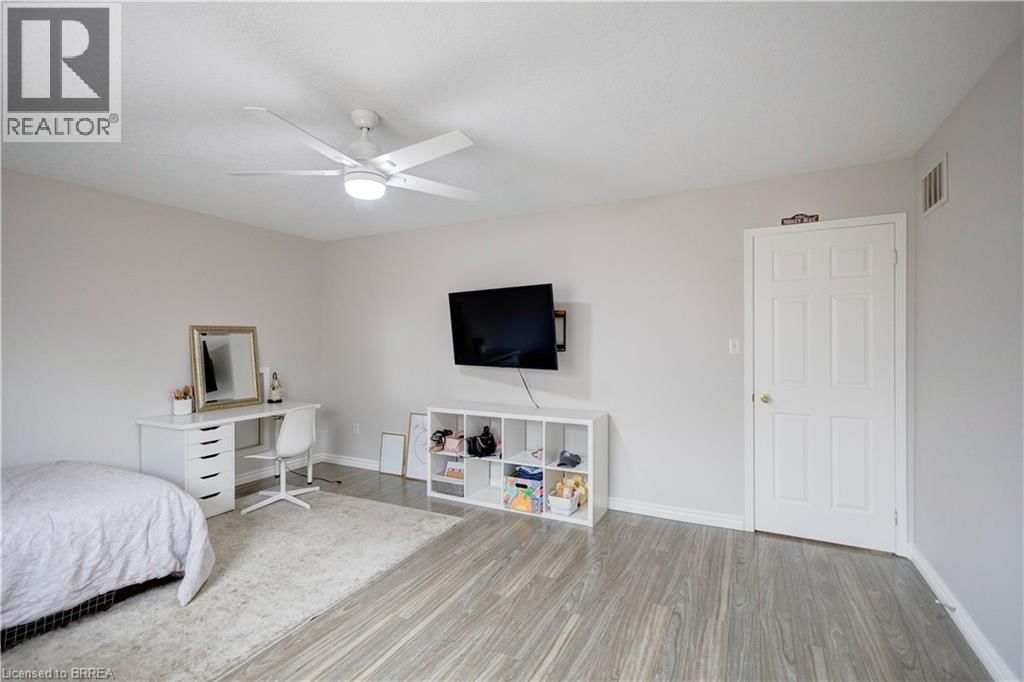 85 HUNTER WAY Image 39