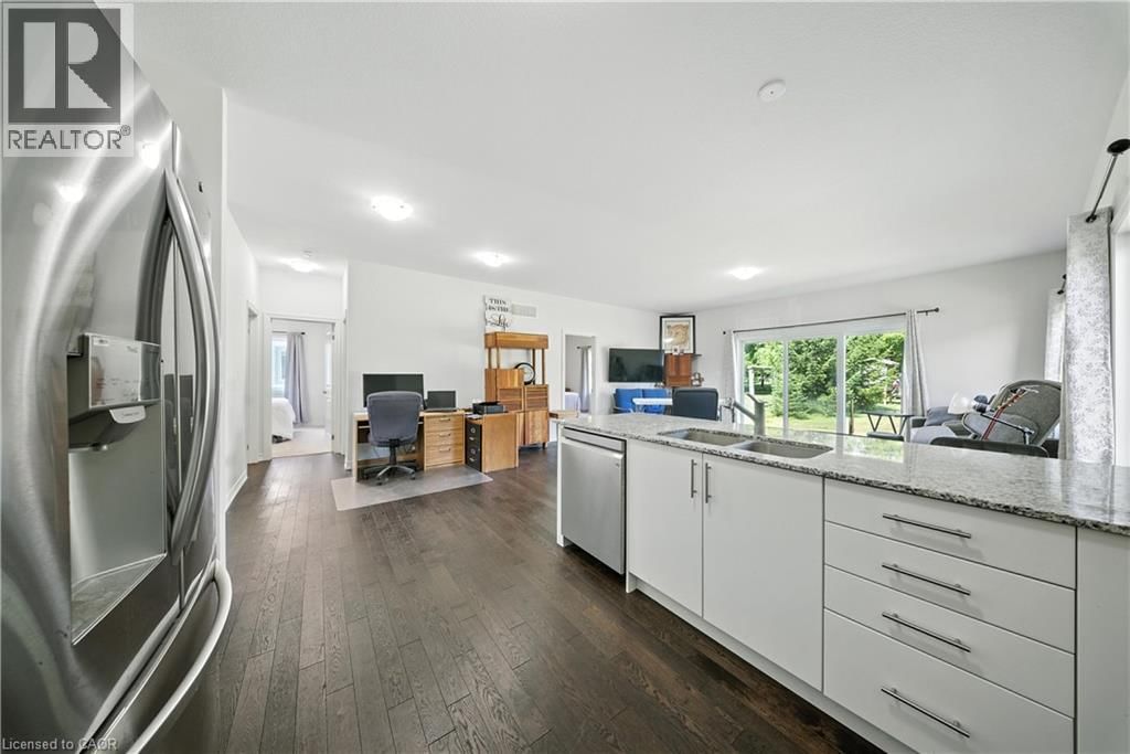 142 ELLEN STREET Image 17