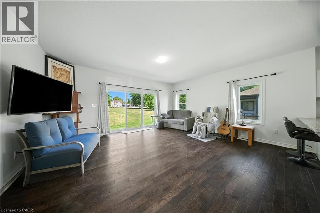 142 ELLEN STREET Image 18