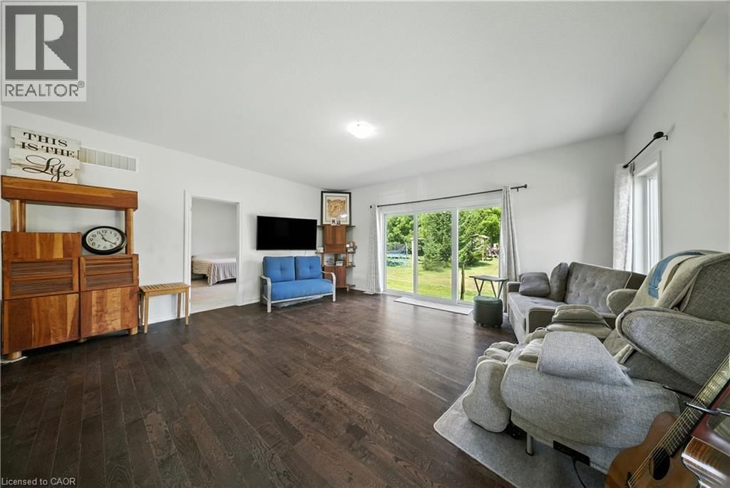 142 ELLEN STREET Image 19