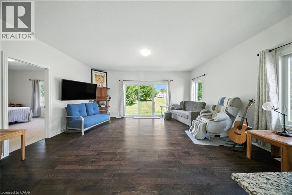 142 ELLEN STREET Image 20