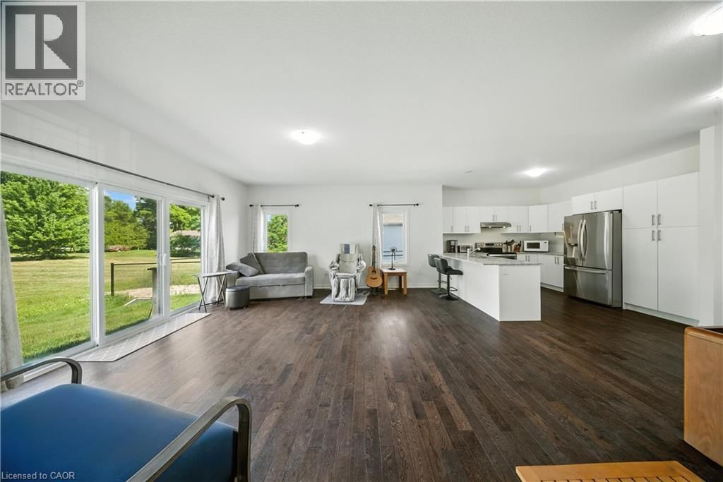 142 ELLEN STREET Image 23