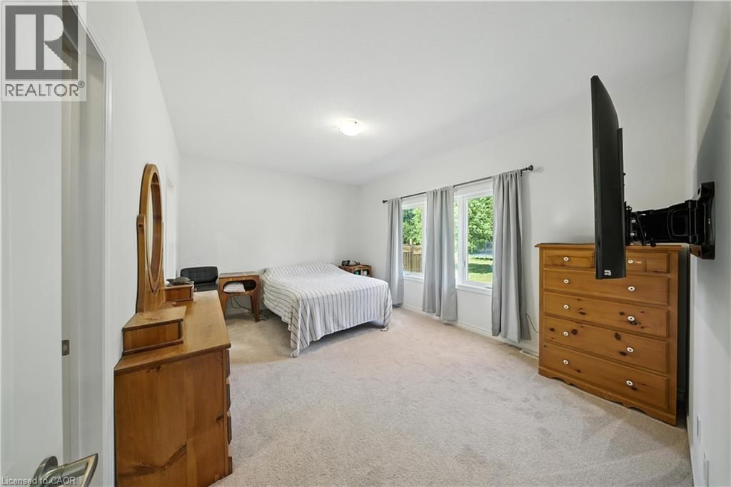 142 ELLEN STREET Image 24