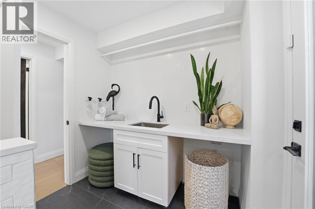 1316 DUNDAS STREET Image 15