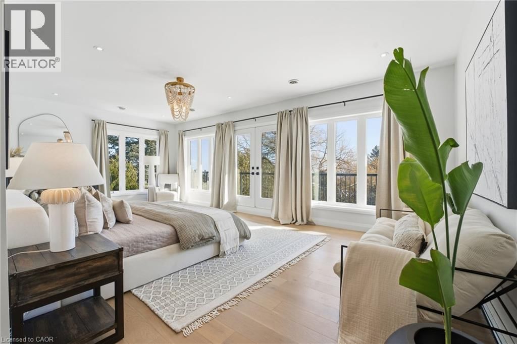 1316 DUNDAS STREET Image 19