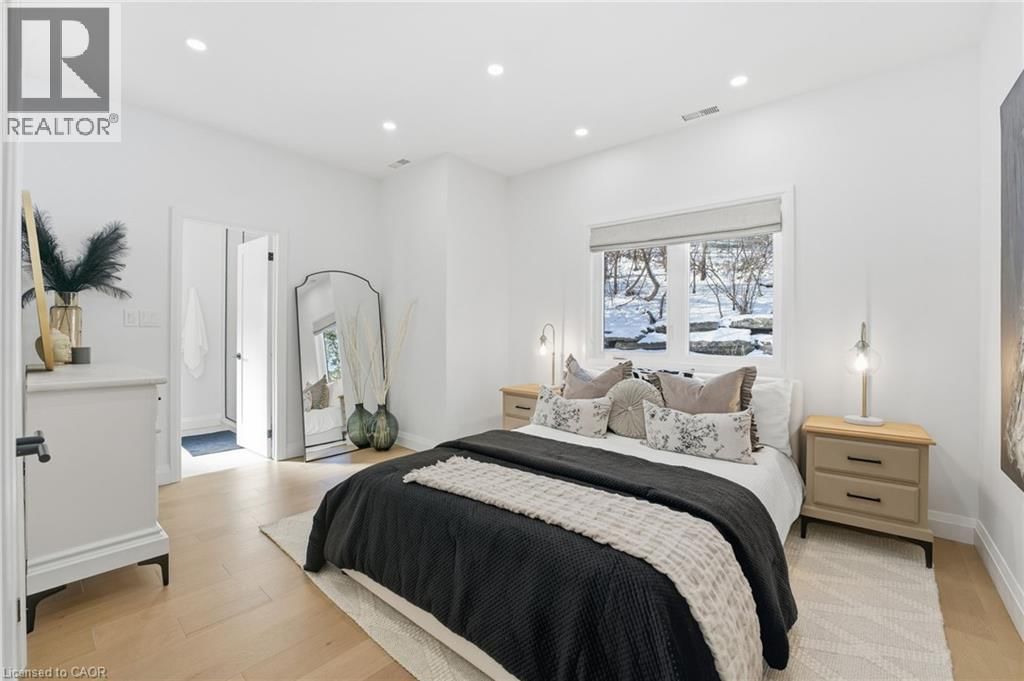 1316 DUNDAS STREET Image 29