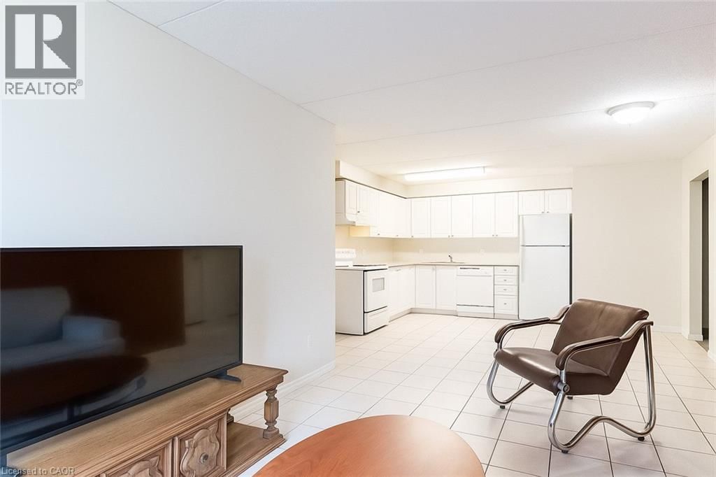 301 - 261 LESTER STREET Image 11