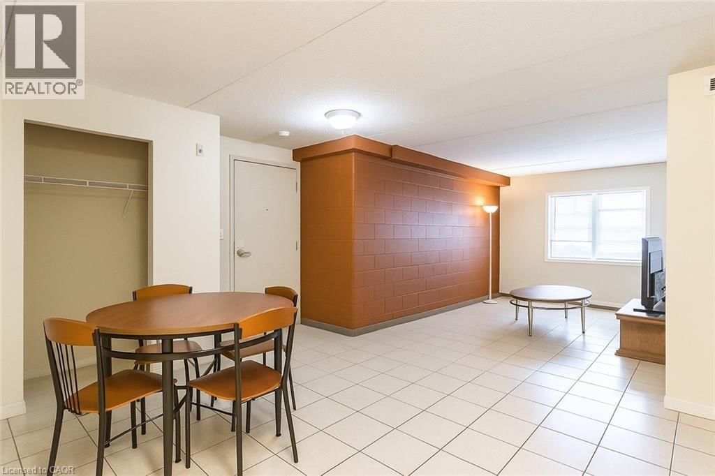 301 - 261 LESTER STREET Image 12