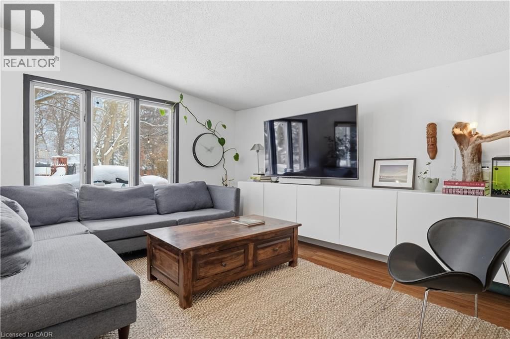 115 ROSLIN AVENUE SOUTH Image 15