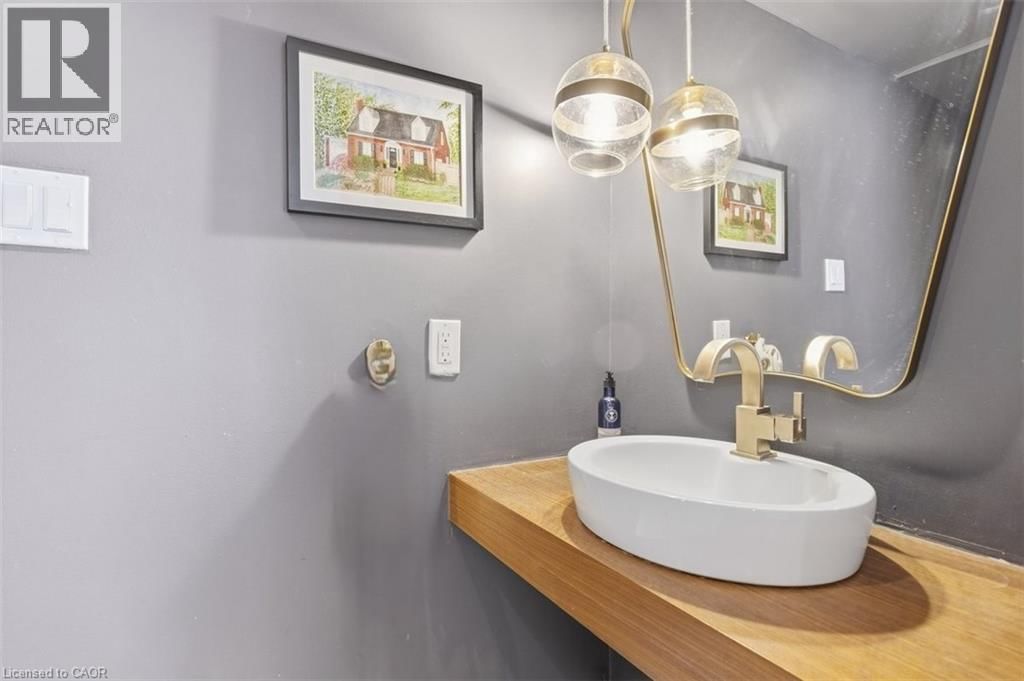 115 ROSLIN AVENUE SOUTH Image 16