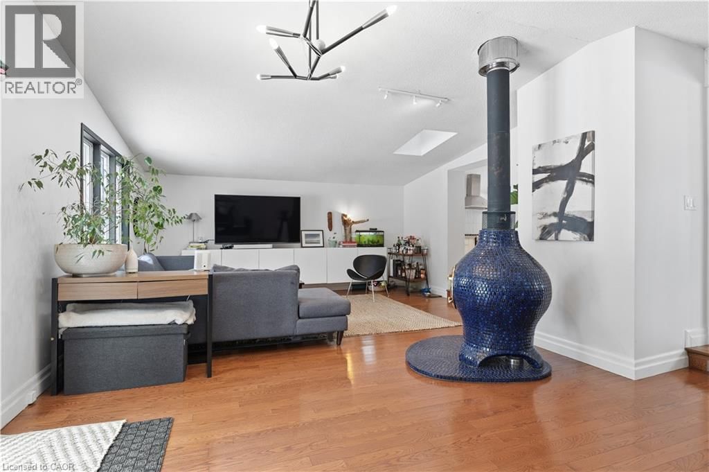 115 ROSLIN AVENUE SOUTH Image 17