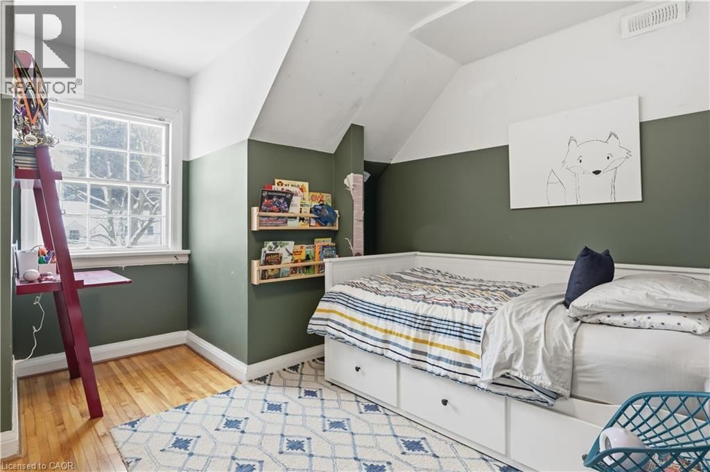 115 ROSLIN AVENUE SOUTH Image 23