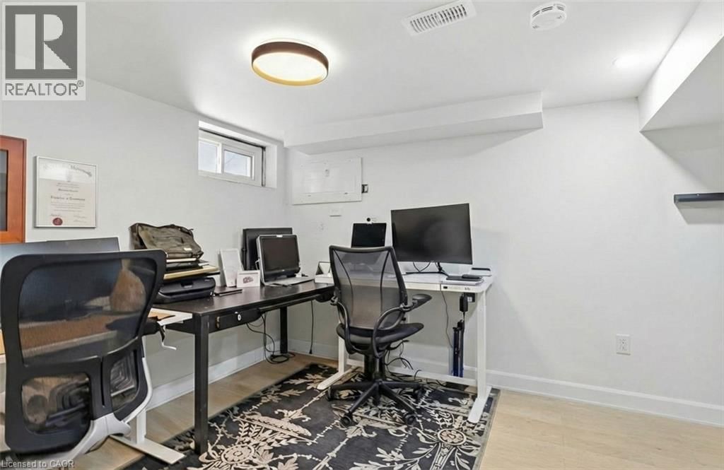 115 ROSLIN AVENUE SOUTH Image 25