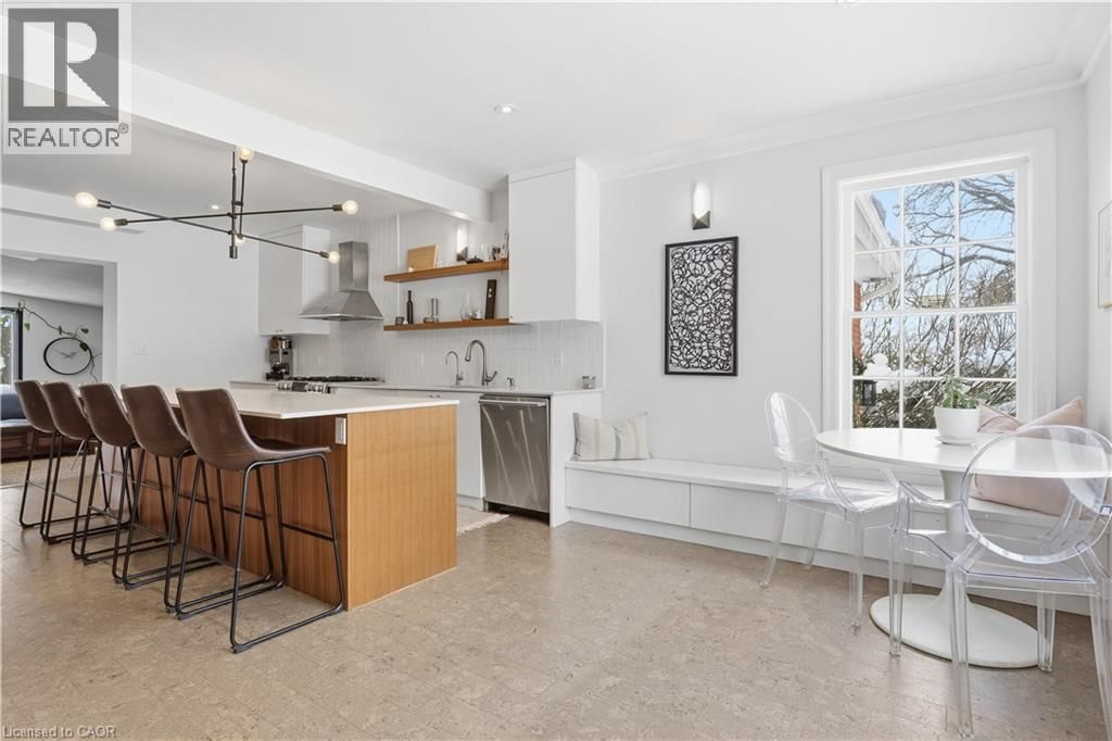 115 ROSLIN AVENUE SOUTH Image 5