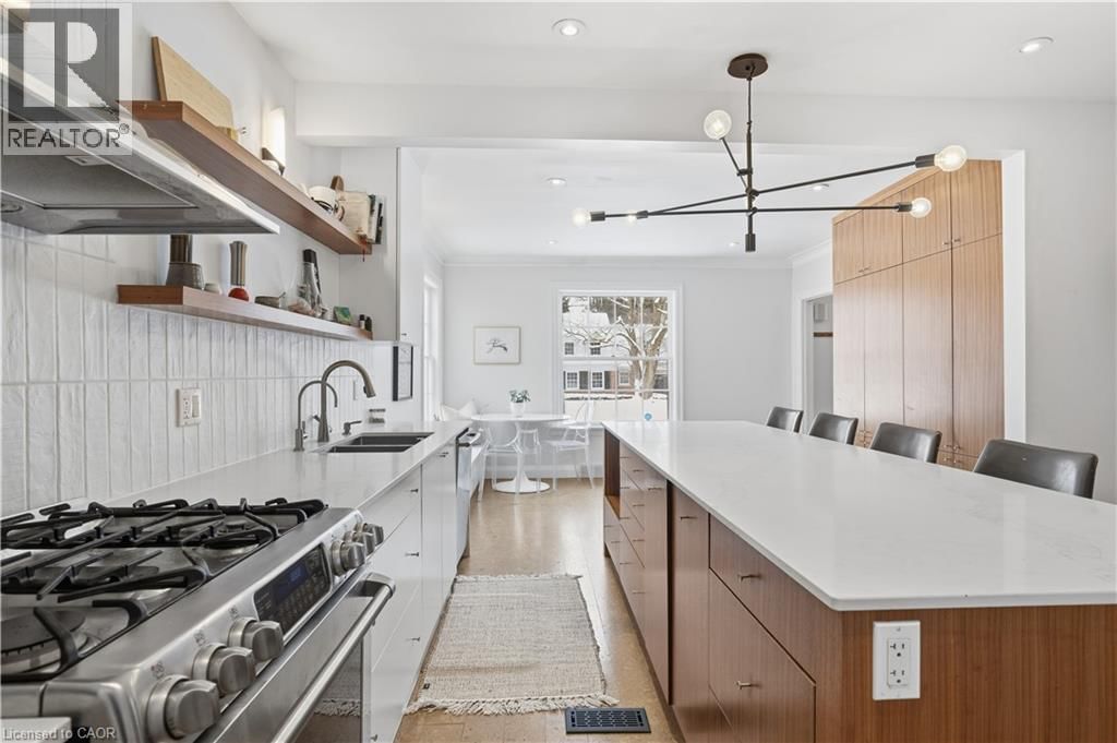 115 ROSLIN AVENUE SOUTH Image 6