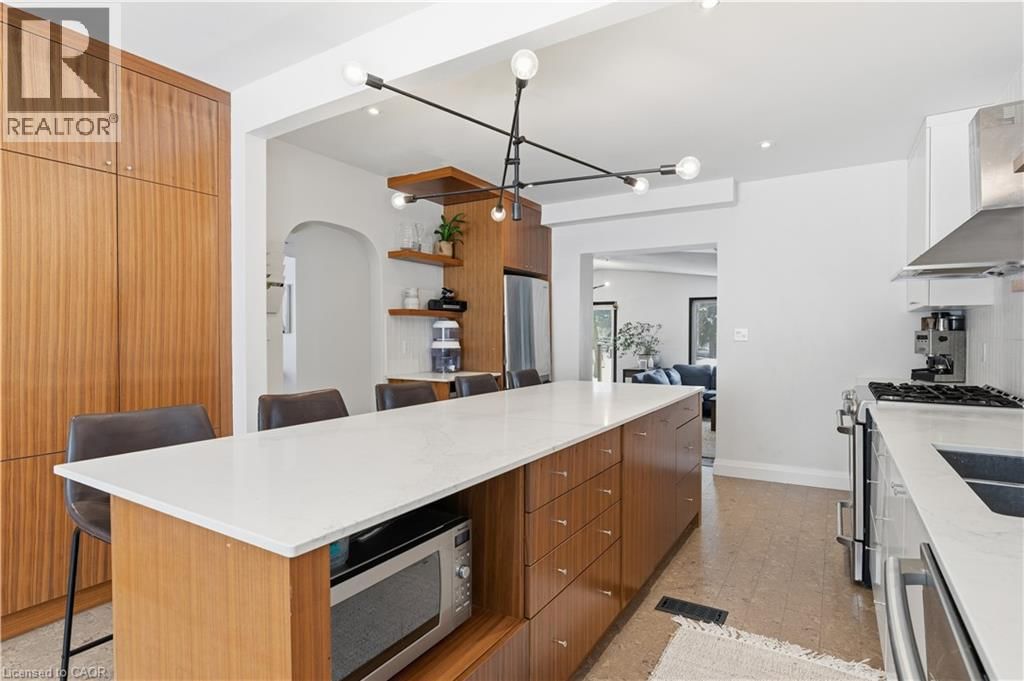 115 ROSLIN AVENUE SOUTH Image 8