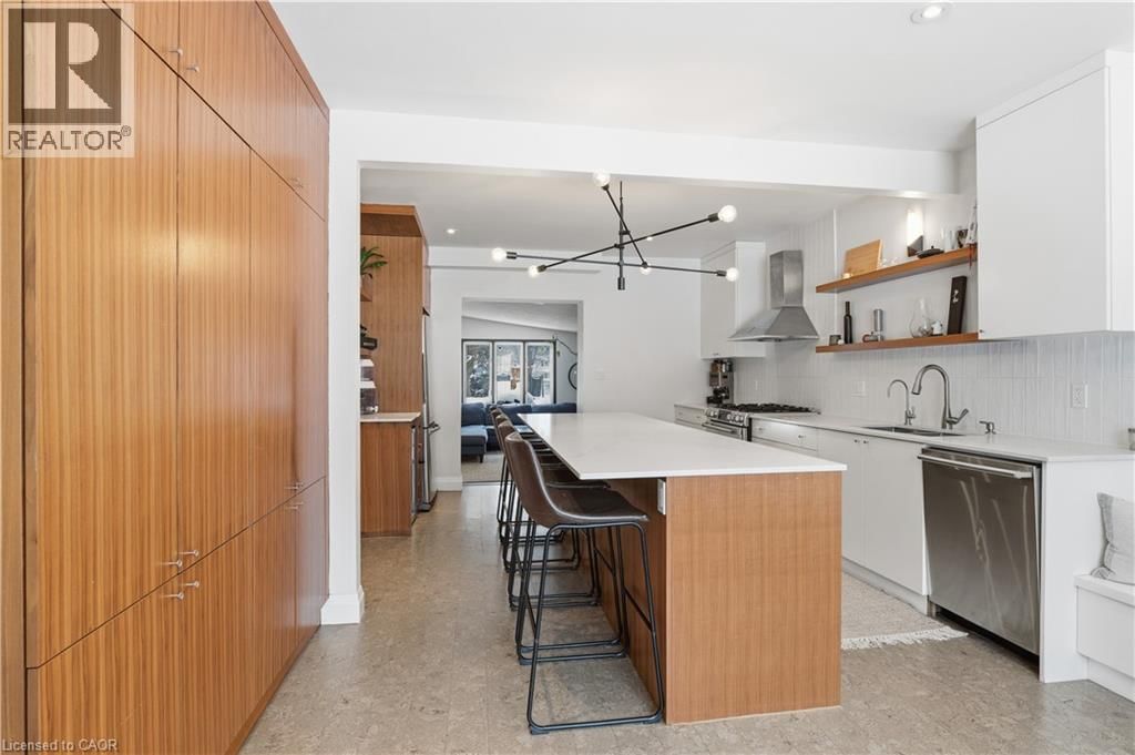 115 ROSLIN AVENUE SOUTH Image 9