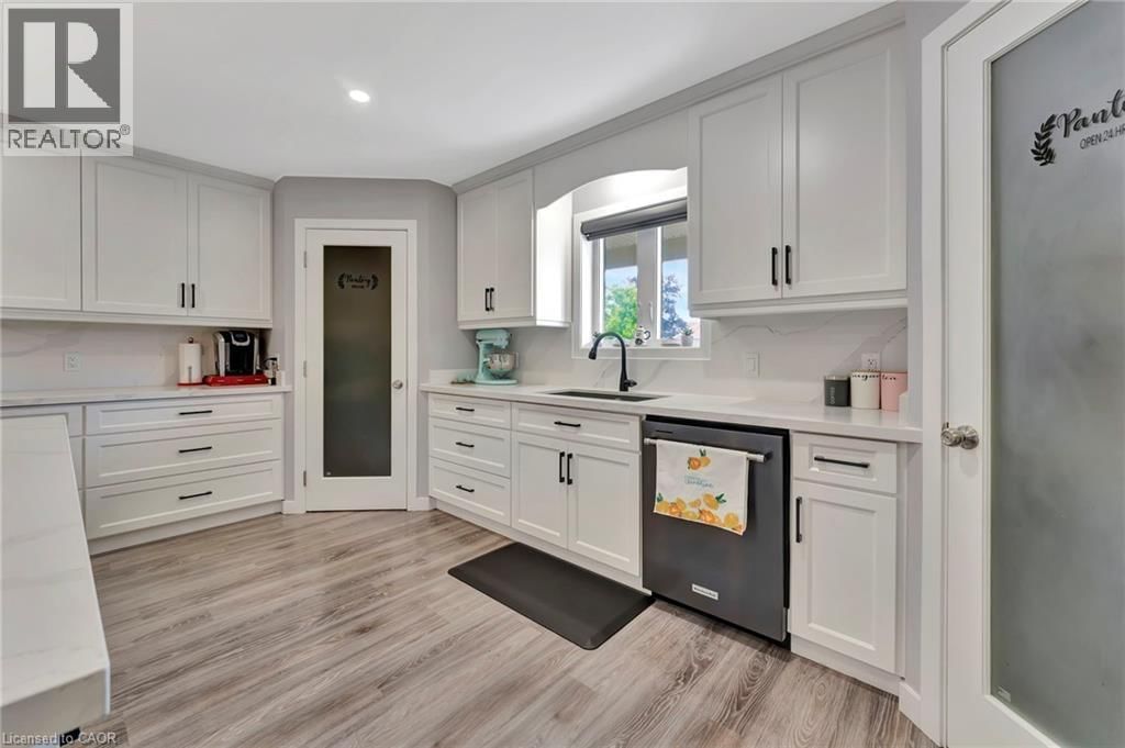 12 ALBERT STREET Image 10