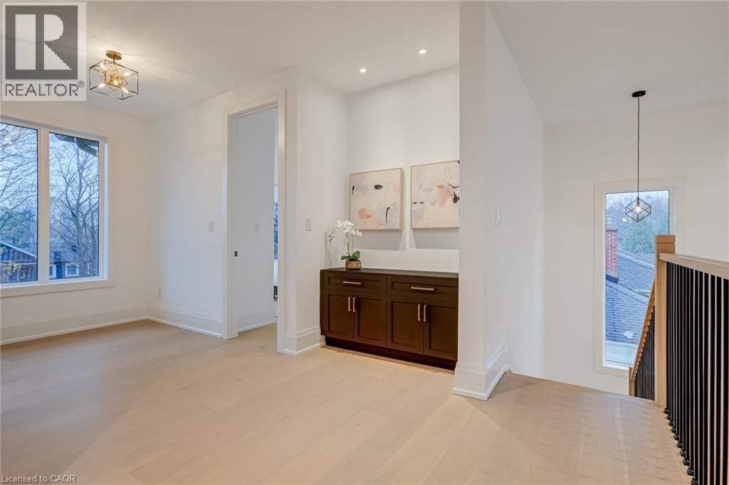 102 CUMMING COURT Image 33