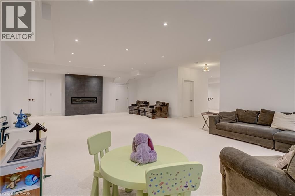 102 CUMMING COURT Image 40