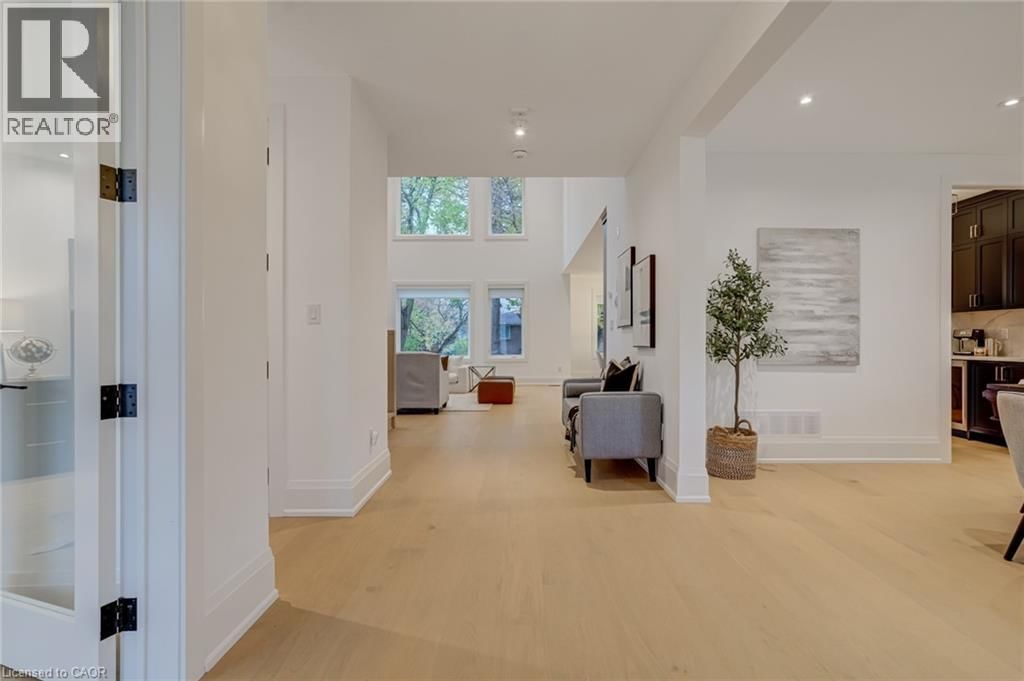 102 CUMMING COURT Image 6