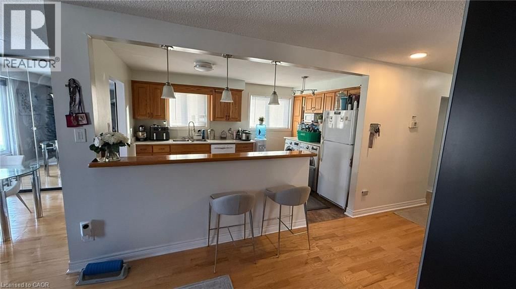 9 VALERIE COURT Image 11