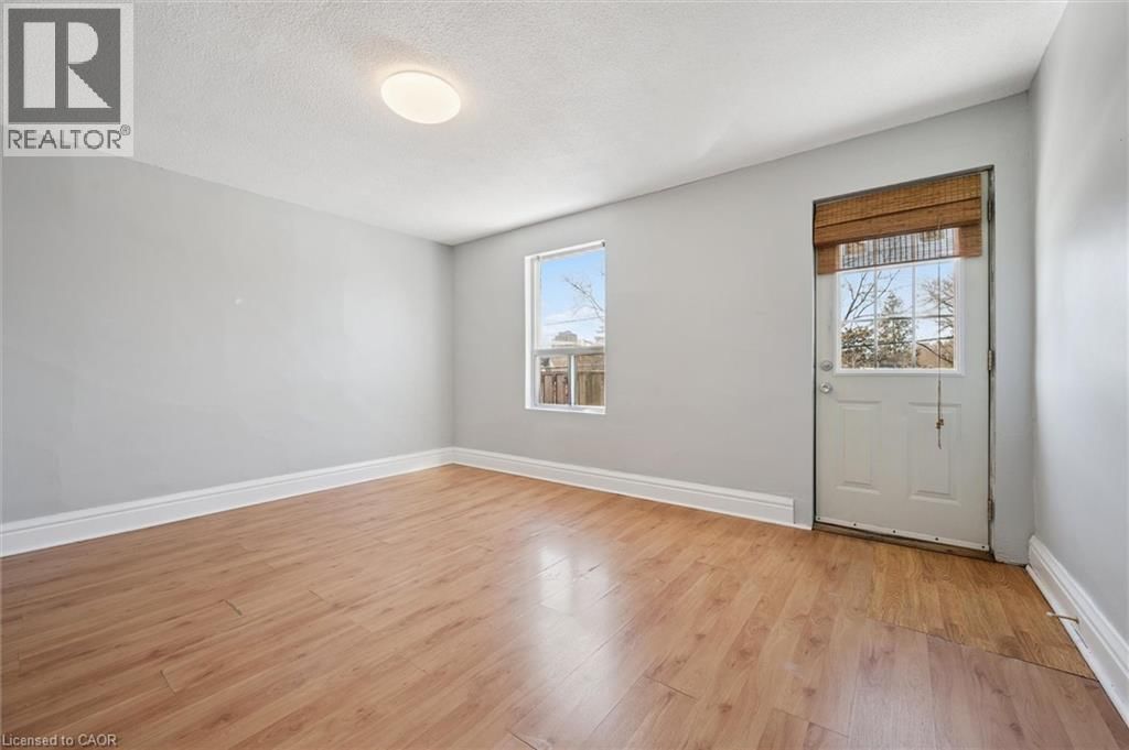 352 DUKE STREET WEST Image 18