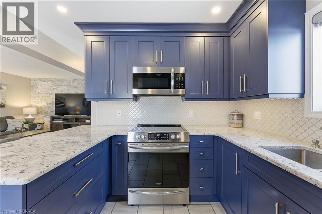 15 ANASTASIA CRESCENT Image 10