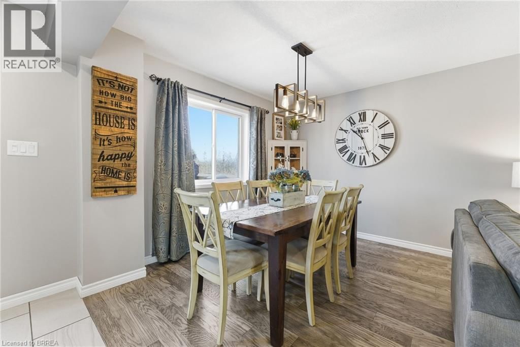 15 ANASTASIA CRESCENT Image 11