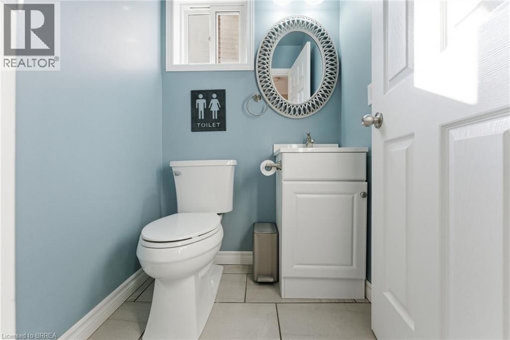 15 ANASTASIA CRESCENT Image 12