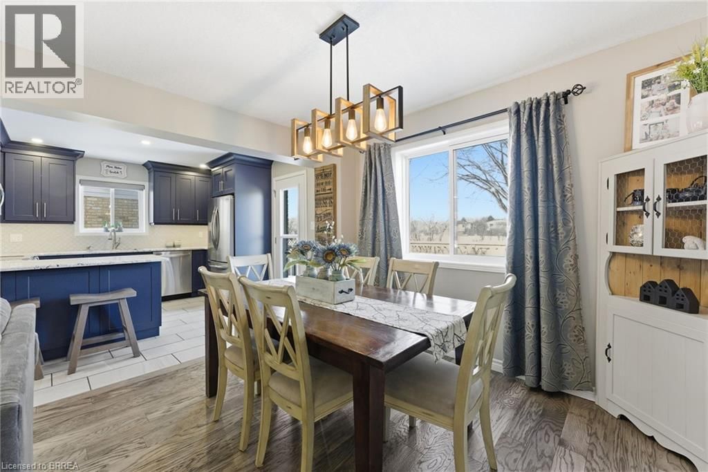 15 ANASTASIA CRESCENT Image 13