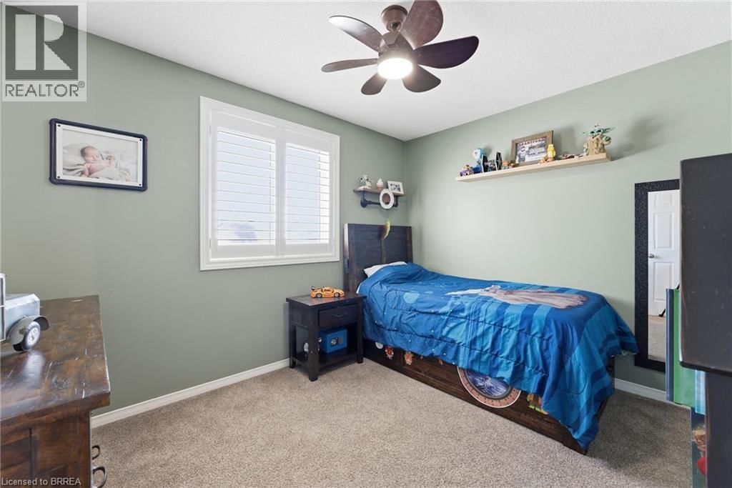 15 ANASTASIA CRESCENT Image 18