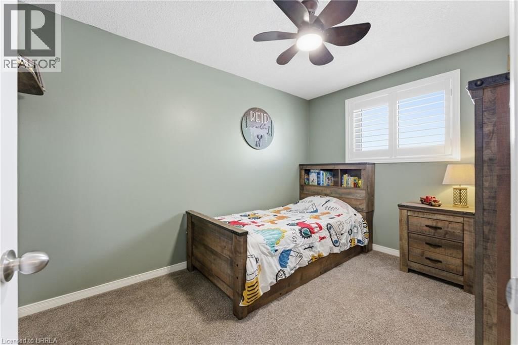 15 ANASTASIA CRESCENT Image 19