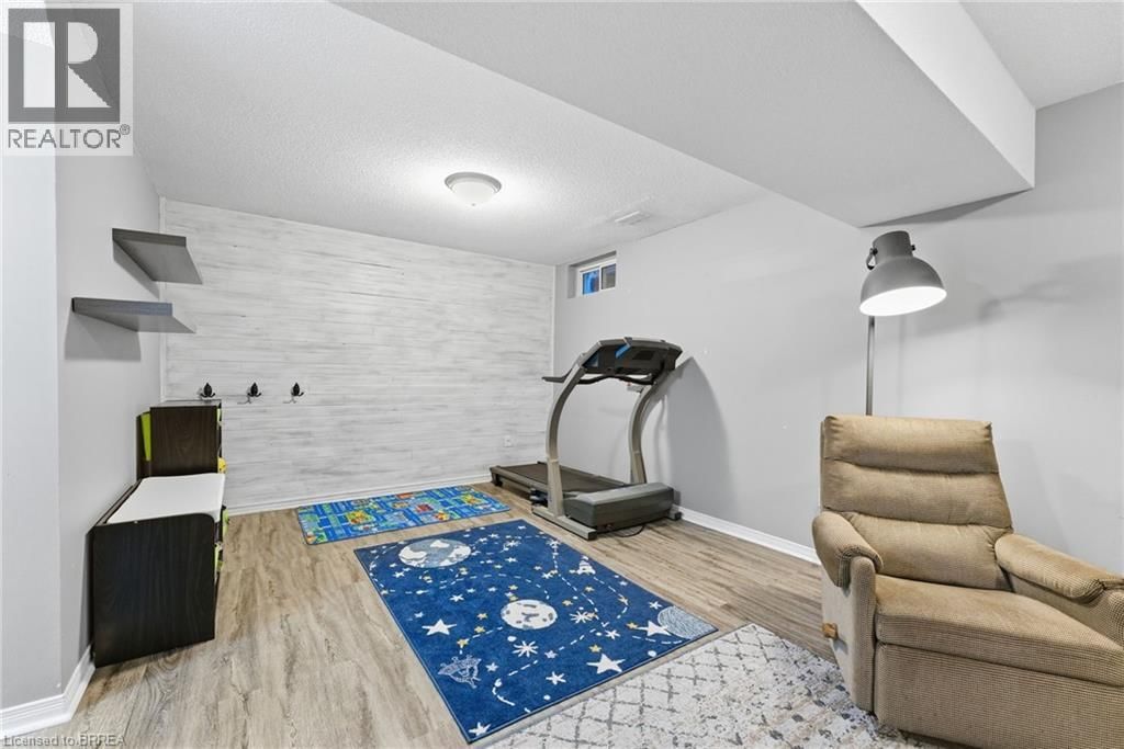 15 ANASTASIA CRESCENT Image 23